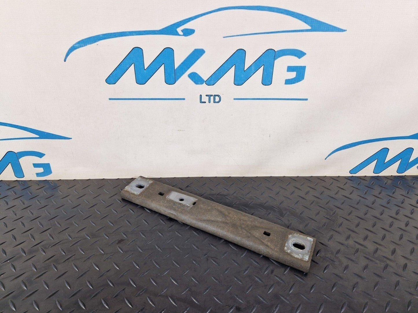 18-ON MERCEDES BENZ A CLASS W177 GENUINE EXHAUST HOLDER BRACKET A2474921400
