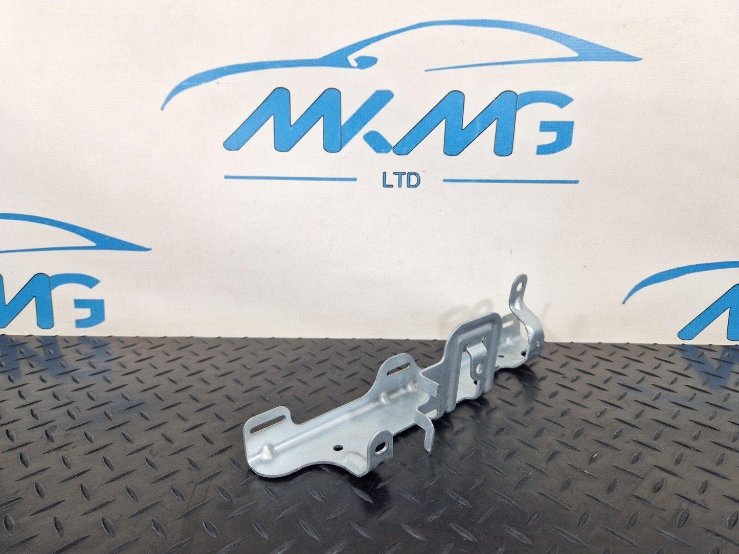 14-21 MERCEDES BENZ C220 W205 GENUINE RIGHT SIDE O/S BOOT BRACKET A2056914400