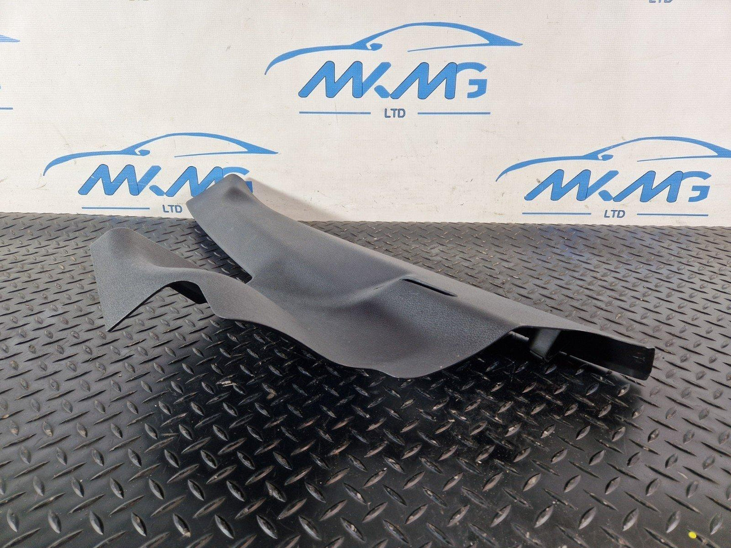 10-15 AUDI Q7 4L  GENUINE  PASSENGER SIDE REAR LOWER C PILLAR TRIM 4L0867767