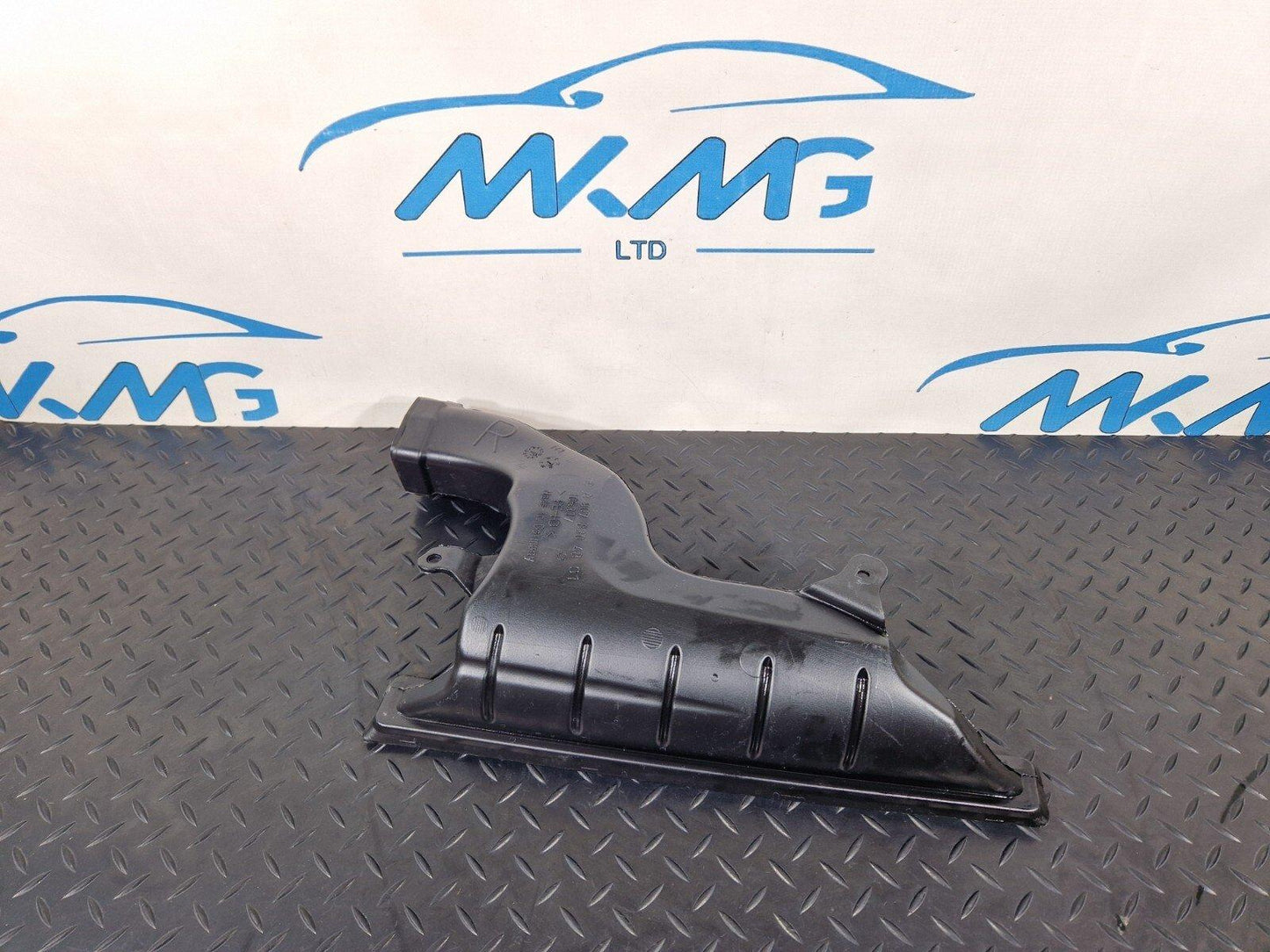 18-ON MERCEDES BENZ SPRINTER  W907 DASHBOARD AIR DUCT A9078304801