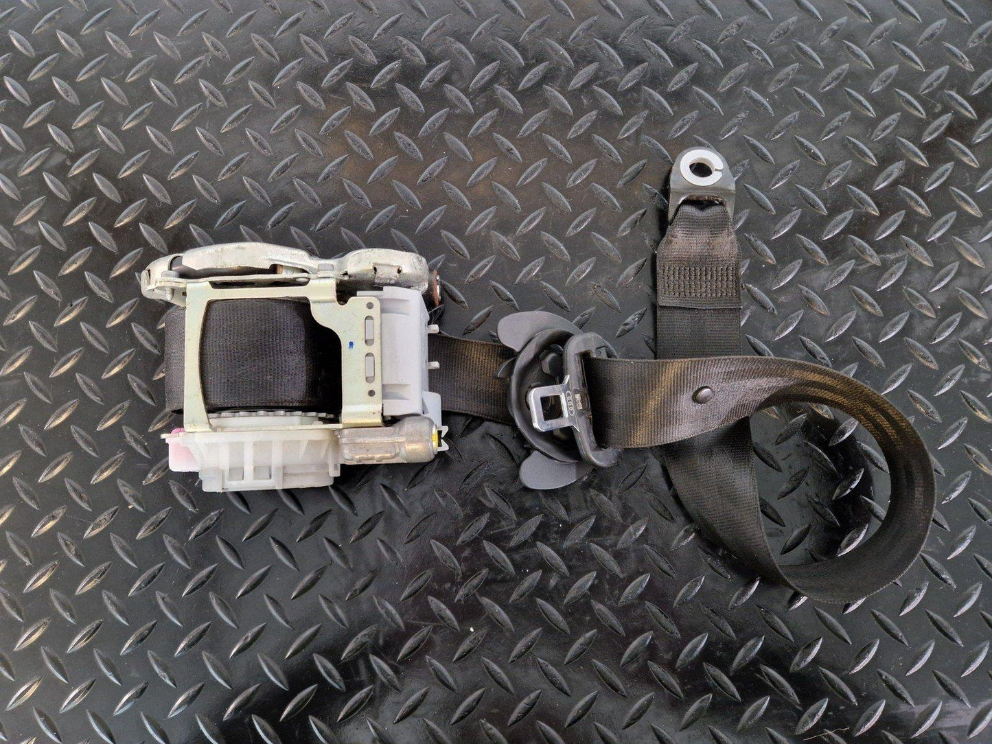 16-20 AUDI Q7 4M GENUINE FRONT RIGHT O/S DRIVER SIDE SEAT BELT 4M0857706B