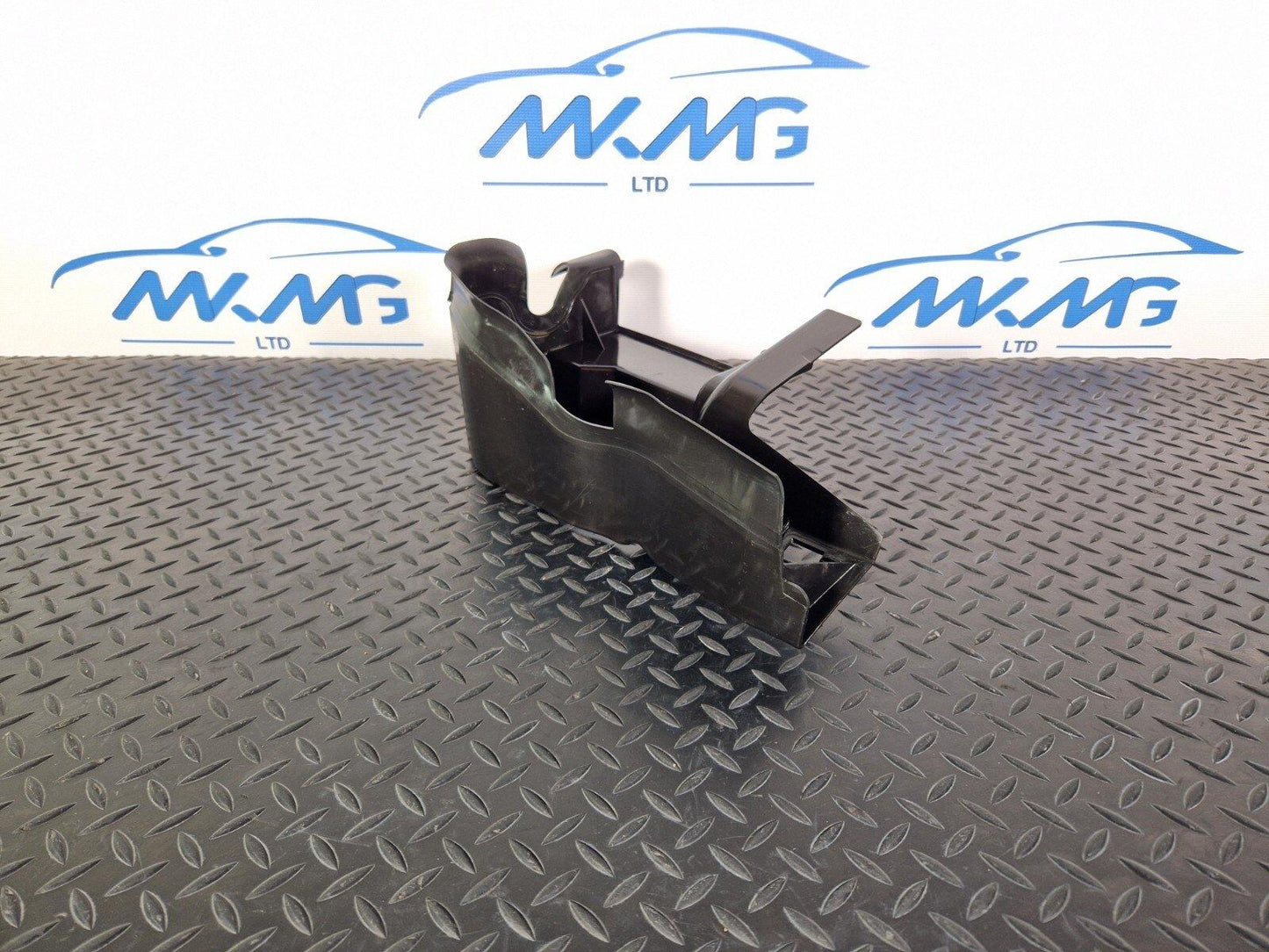 14-21 MERCEDES BENZ C220d W205 N/S AIR GUIDE DUCT CHANNEL A9108804600