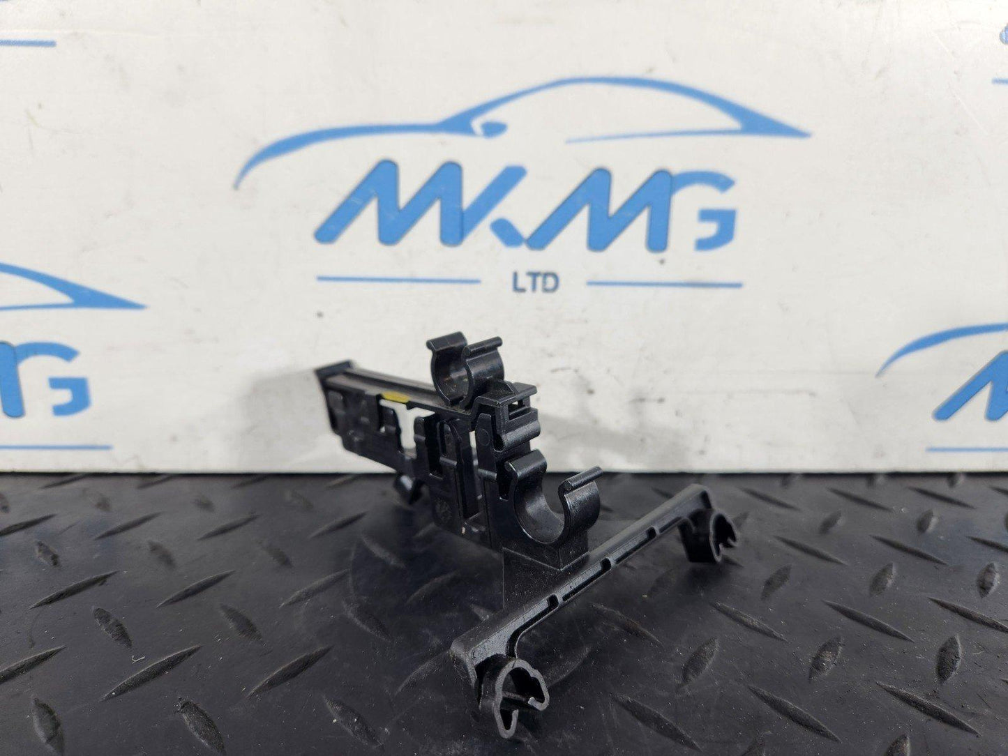 15-18 AUDI A7 4G GENUINE WIRE MOUNT BRACKET 059971504J