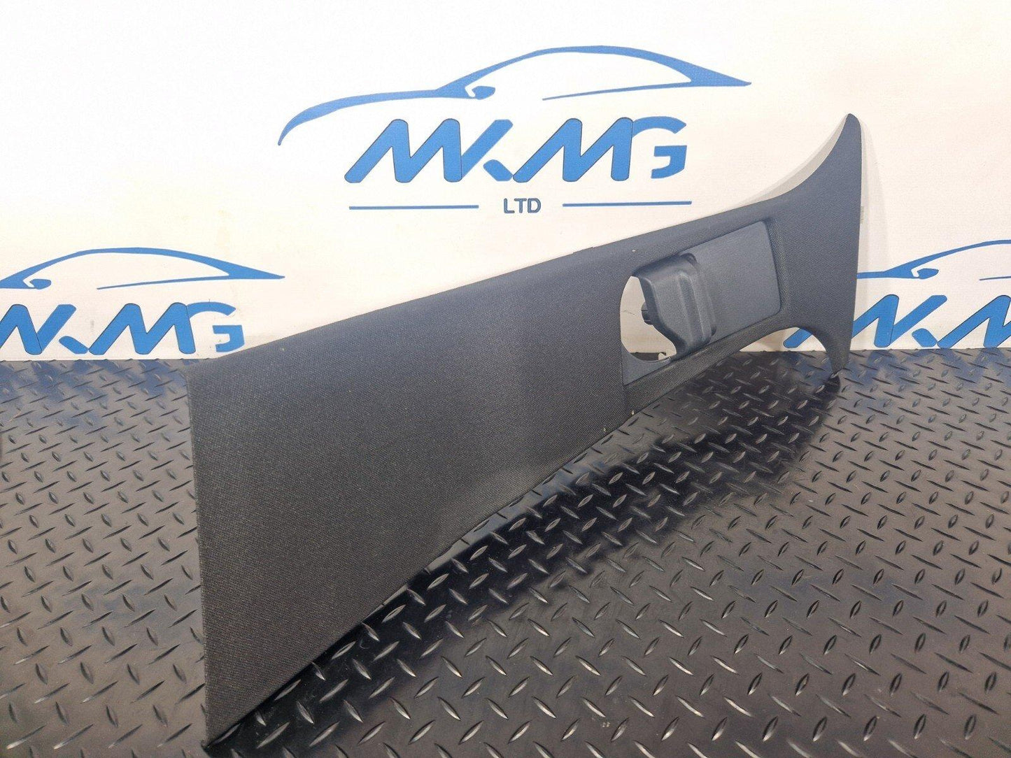14-21 MERCEDES BENZ W205 GENUINE B-PILLAR LEFT SIDE SEAT BELT TRIM A2056900126