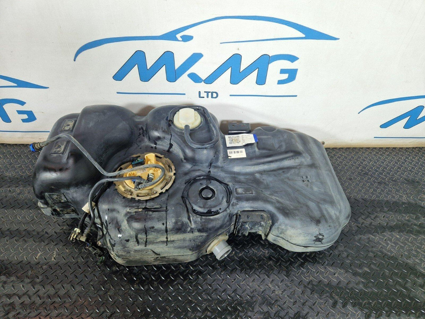 18-ON MERCEDES BENZ SPRINTER W910 W907 FUEL TANK & PUMP A9104700400 A9104701800