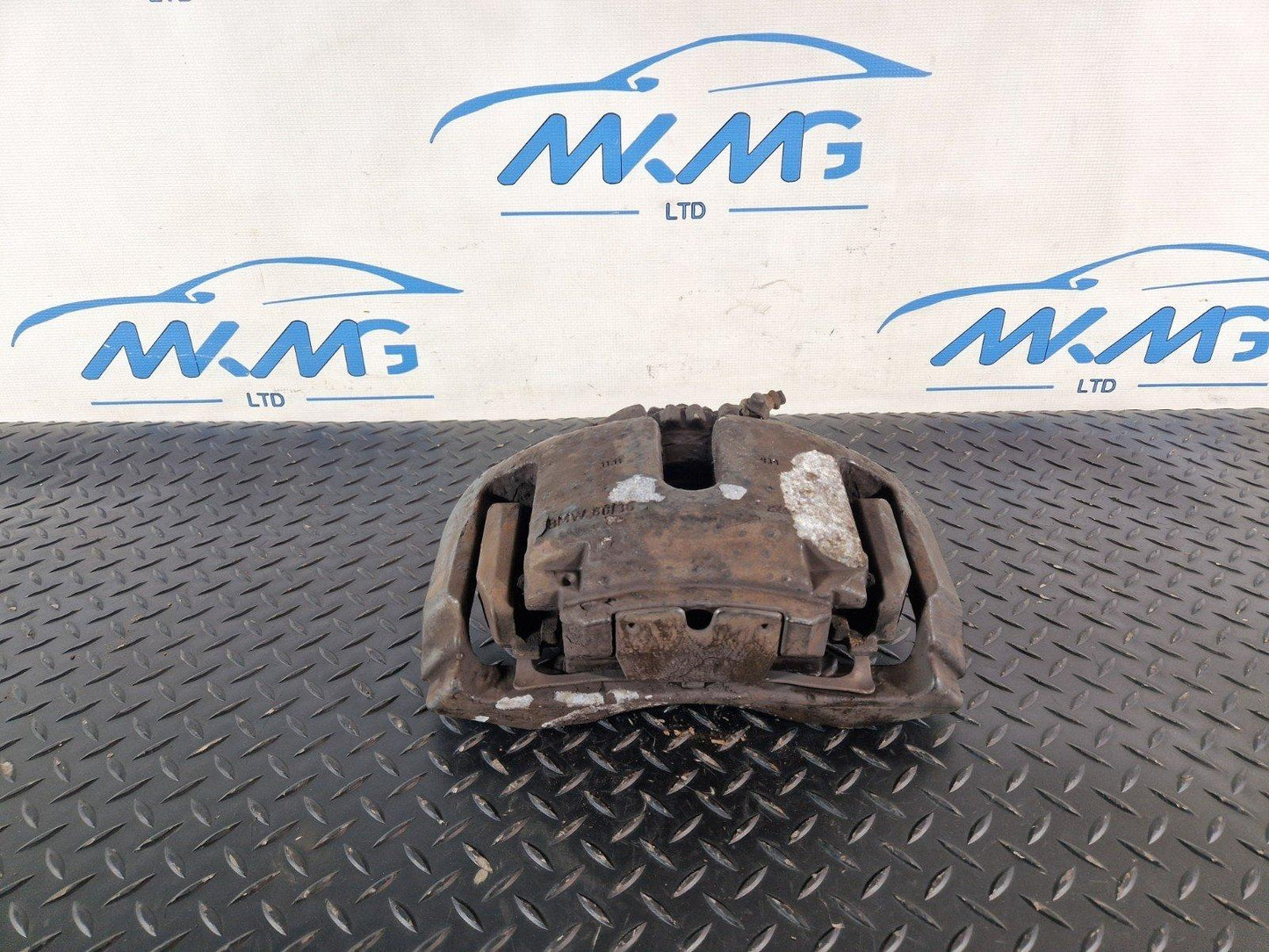 11-18 BMW 6 SERIES F13 GENUINE OEM FRONT RIGHT O/S BRAKE CALIPER HOUSING 6786818