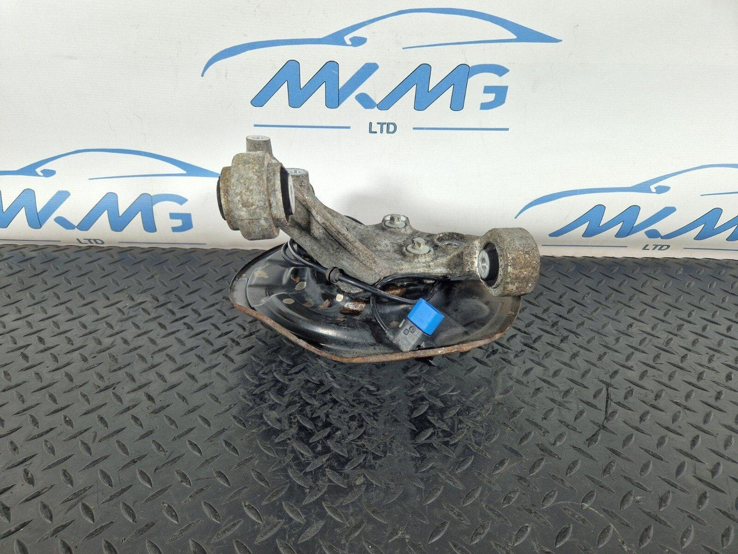 13-19 MERCEDES BENZ CLA C117 GENUINE OEM REAR RIGHT O/S WHEEL HUB A2460406