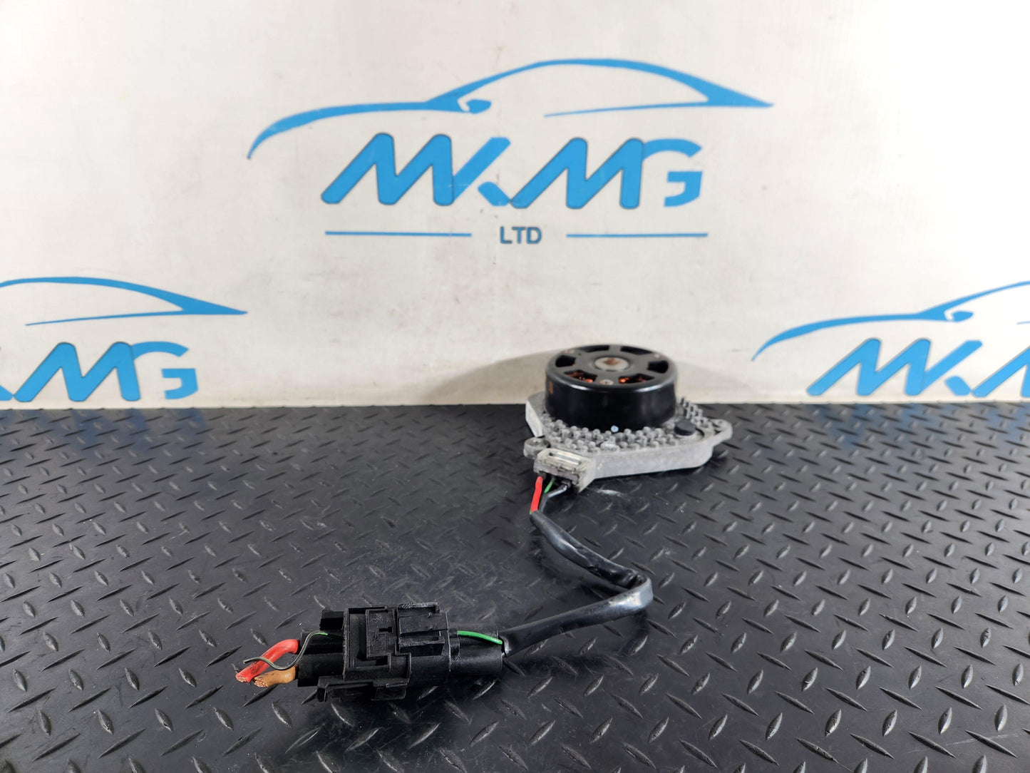 BMW 118i F40 Hatchback Genuine Radiator Cooling Fan Motor Unit 59115104 6900537