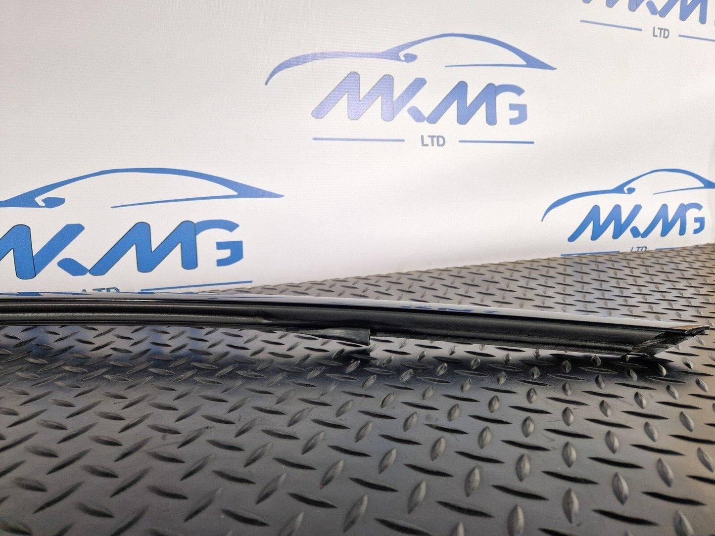 12-18 BMW 4 SERIES F36 LCI M-SPORT RIGHT DRIVER O/S WINDOW FINISHER TRIM 7332538