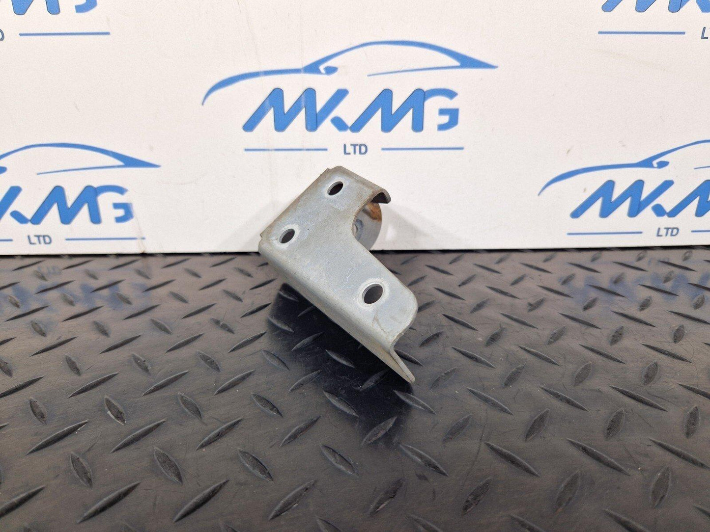 14-21 MERCEDES BENZ C200 W205 OEM MUFFLER MOUNT BRACKET HOLDER A2054921200