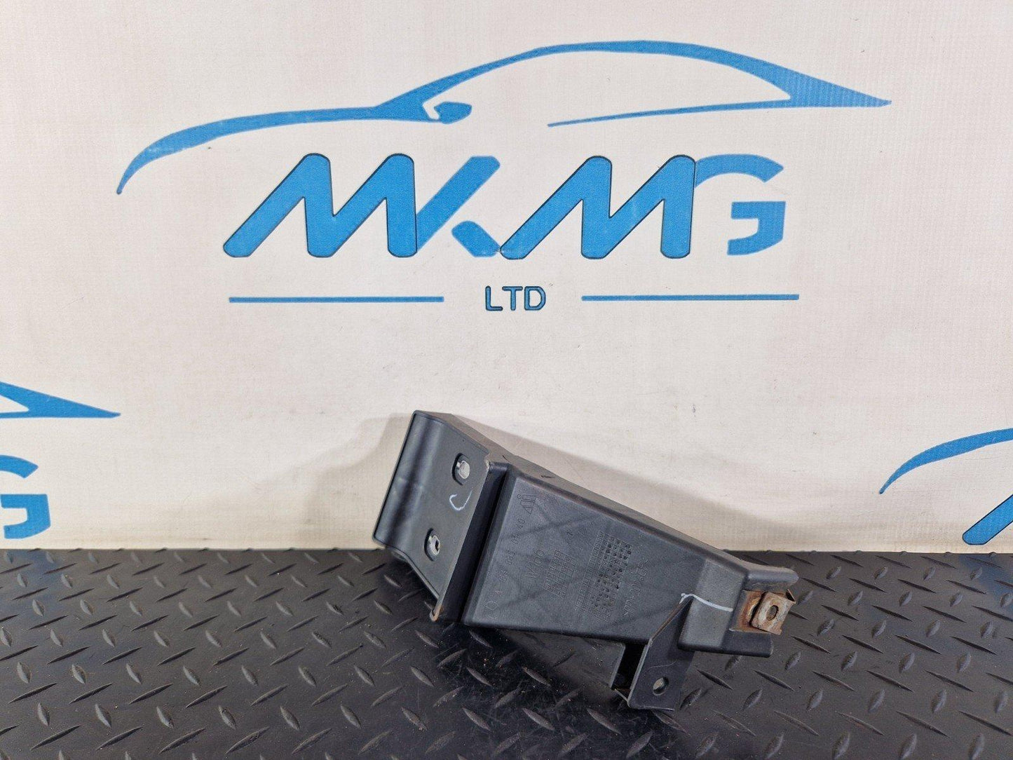 11-19 MERCEDES BENZ ML W166 GENUINE BRACKET A1668850140 (DAMAGED)