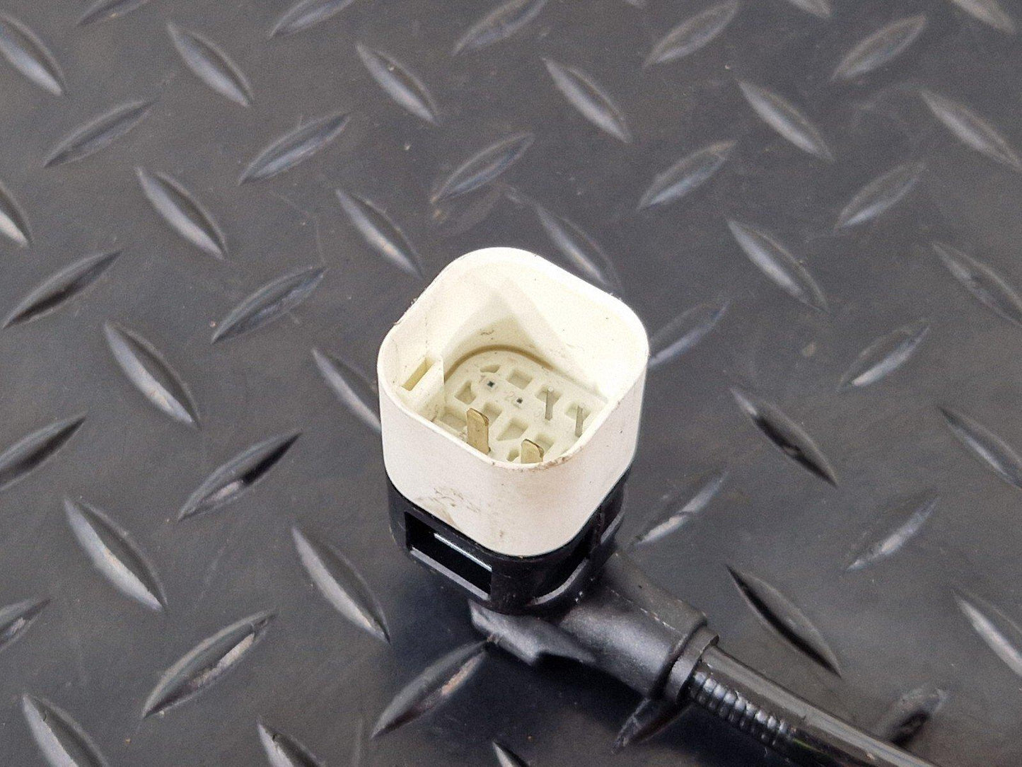 14-21 MERCEDES BENZ C300h W205 REAR RIGHT O/S PARKING BRAKE & BRAKE WEAR SENSOR