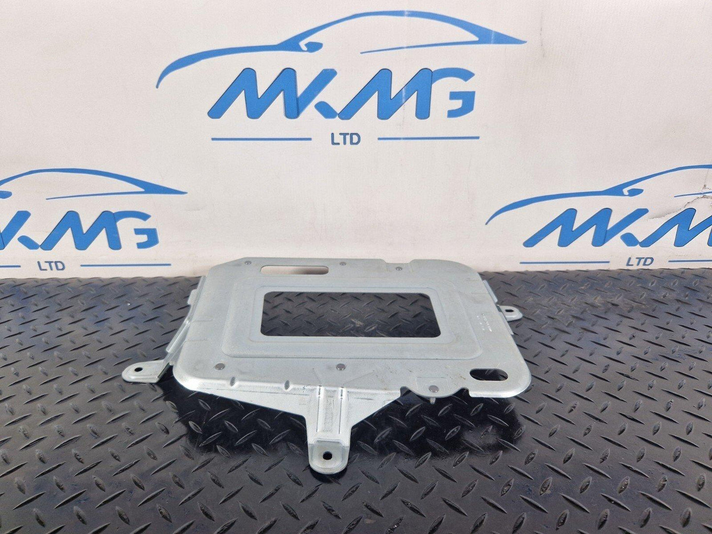 19-ON MERCEDES A B CLA W177 W247 C118 SPEEDOMETER MODULE BRACKET A2475455700