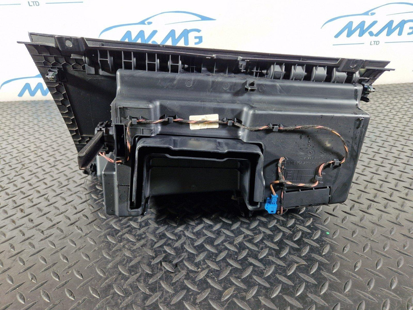 14-23 MERCEDES VITO W447 GENUINE BLACK GLOVEBOX STORAGE COMPARTMENT A4475400400