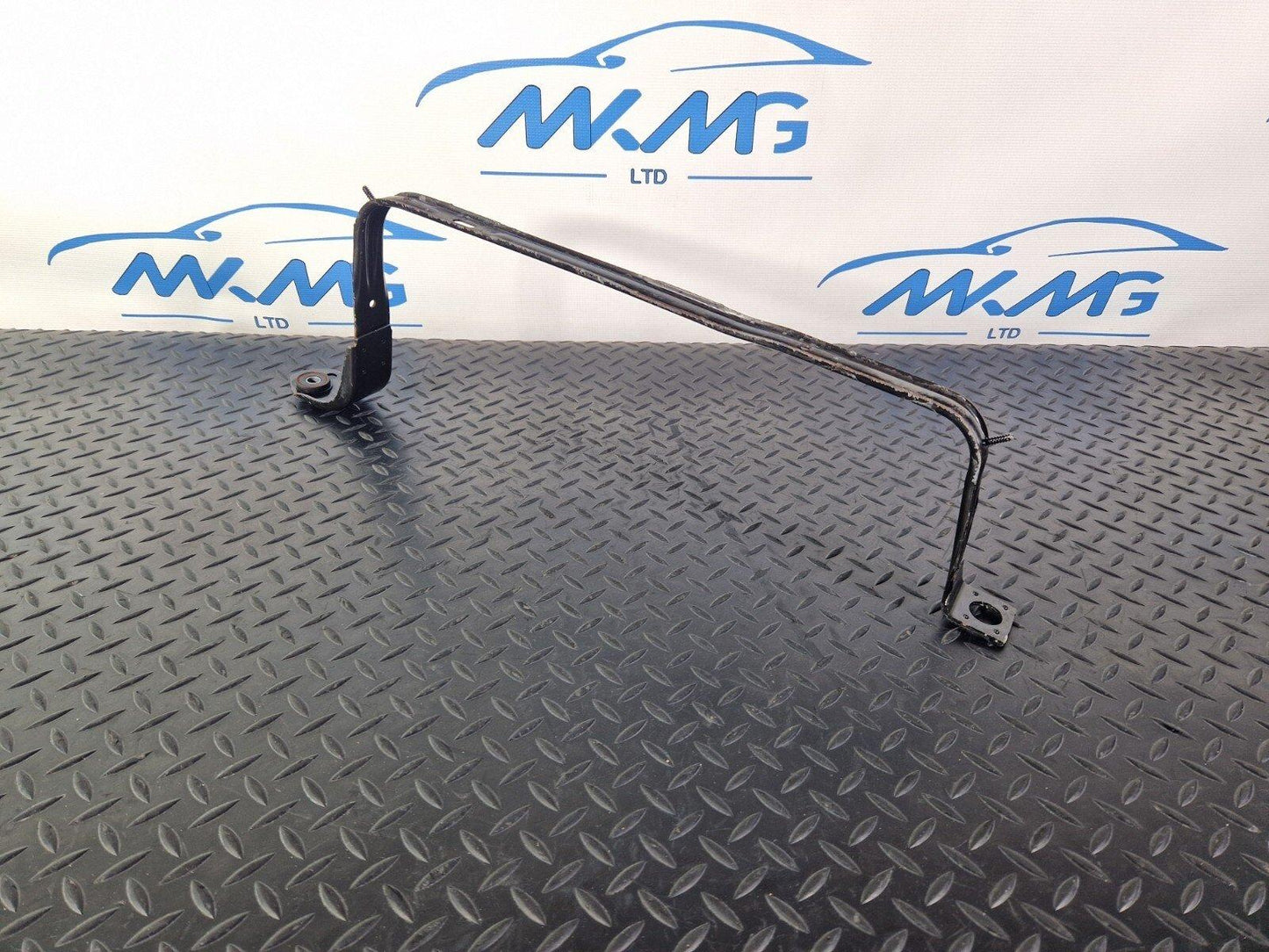 16-19 AUDI A4 B9 S-LINE GENUINE OEM FUEL TANK MOUNT HOLDER STRAP 8W0201653E