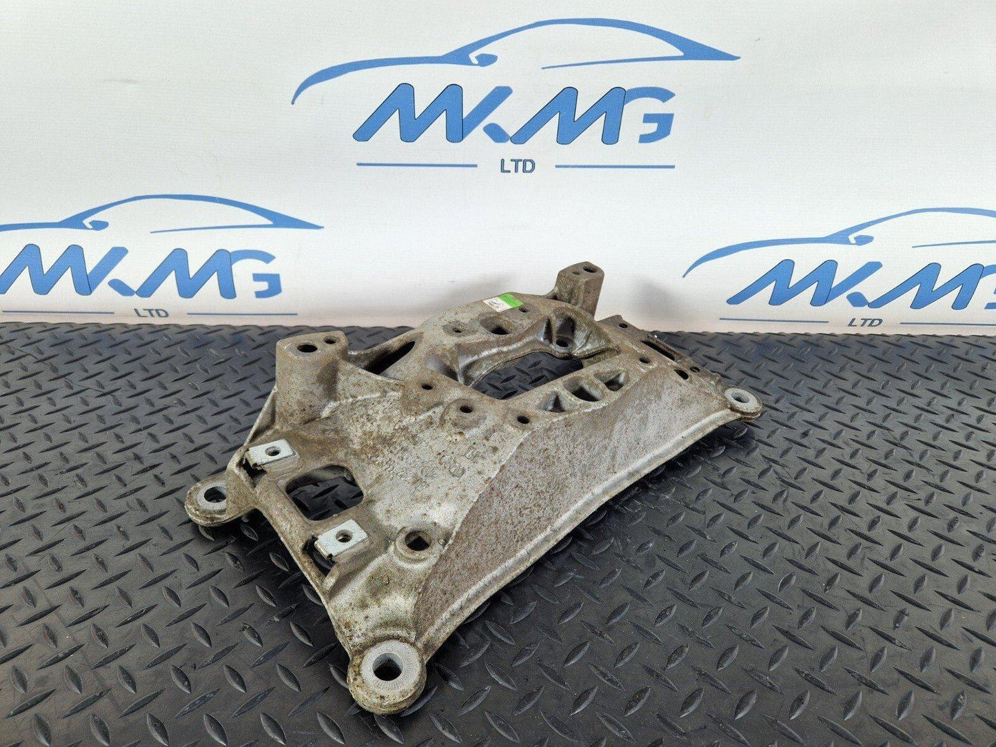16-19 AUDI A4 B9 GENUINE OEM GEARBOX TRANSMISSION MOUNT BRACKET 8W0399262AE