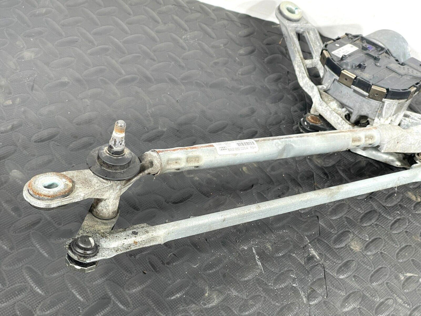 16-19 AUDI A4 B9 AVANT GENUINE FRONT WIPER MOTOR & LINKAGE 8W2955023
