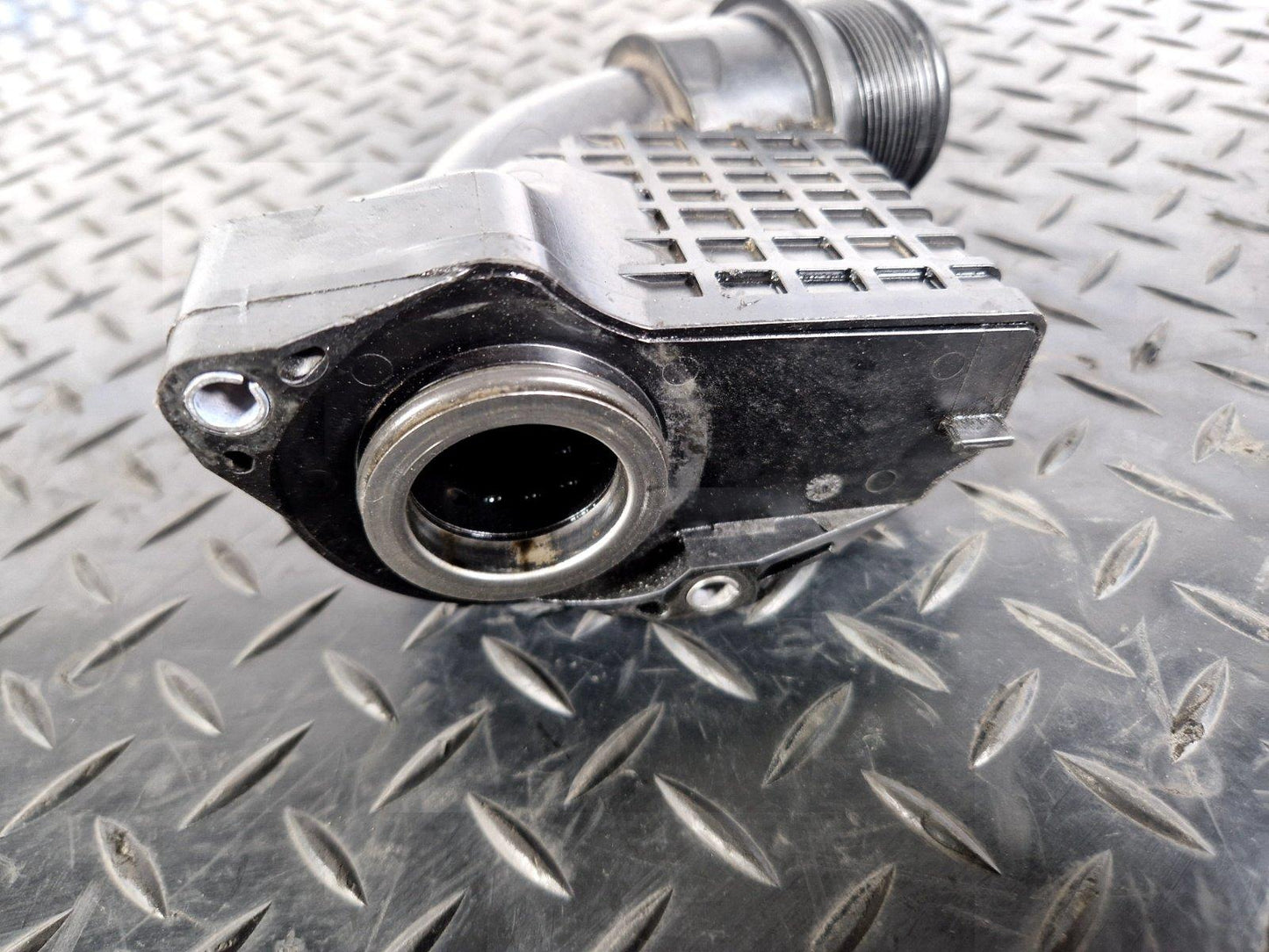 16-19 AUDI A4 B9 2.0TDI DEU DIESEL ENGINE TURBO CHARGER DAMPER 04L131111N