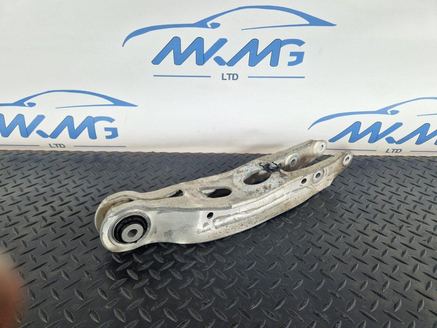 16-19 AUDI A4 AVANT B9 REAR RIGHT OR LEFT SIDE LOWER CONTROL ARM 8W0505311E