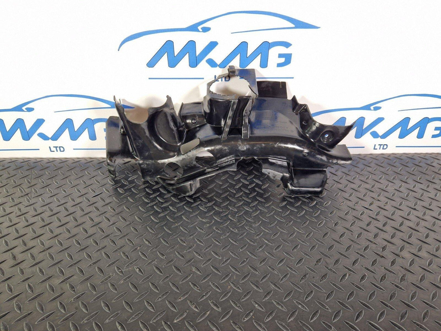 14-21 MERCEDES BENZ C200d W205 OEM RIGHT CENTER NOISE CAPSULE A2135244100