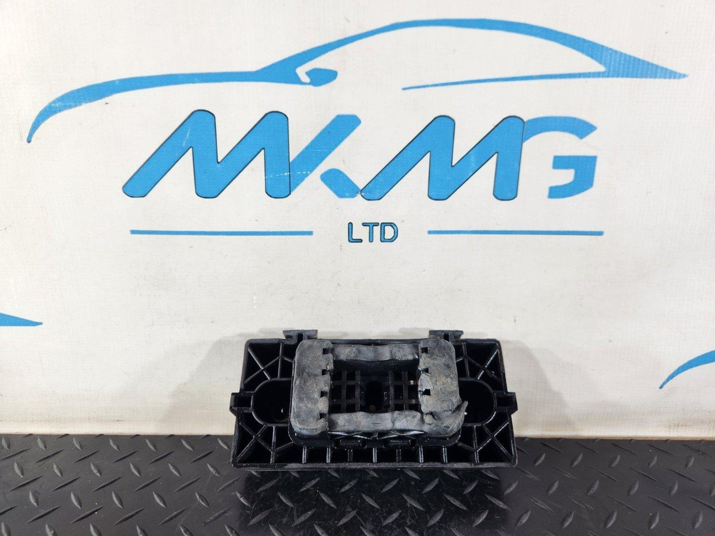 16-19 MERCEDES BENZ GLE W166 JACK SUPPORT MOUNT PAD A1666900334