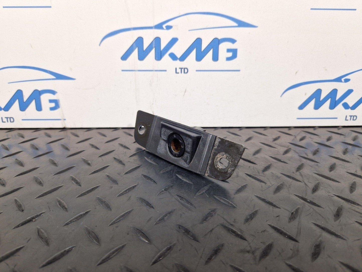 14-23 MERCEDES BENZ VITO W447 OEM LEFT LOWER WEDGE-TYPE STOP A6397661100