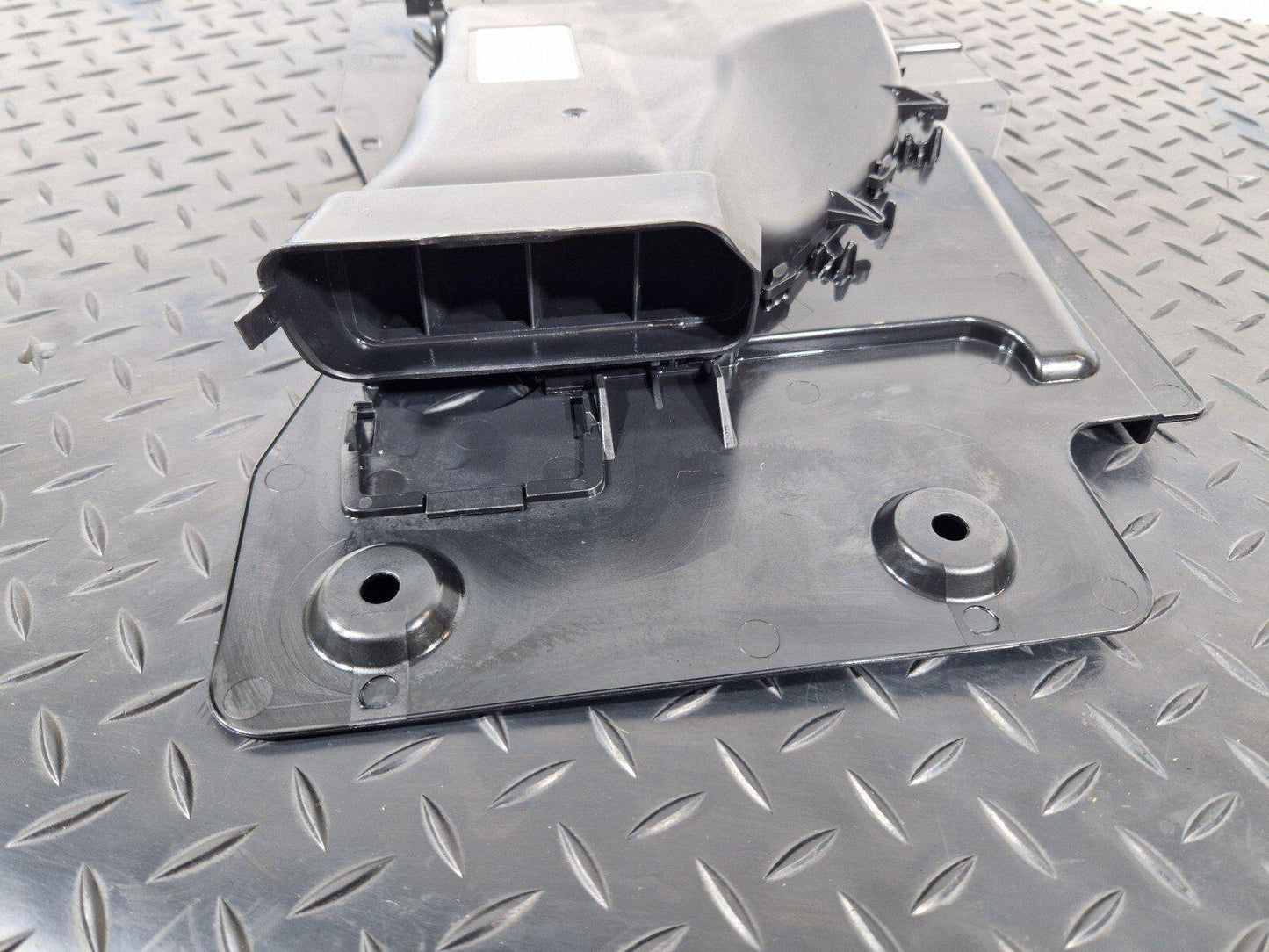 11-18 BMW 6 SERIES F06 REAR INTERIOR AIR DUCT 9242212