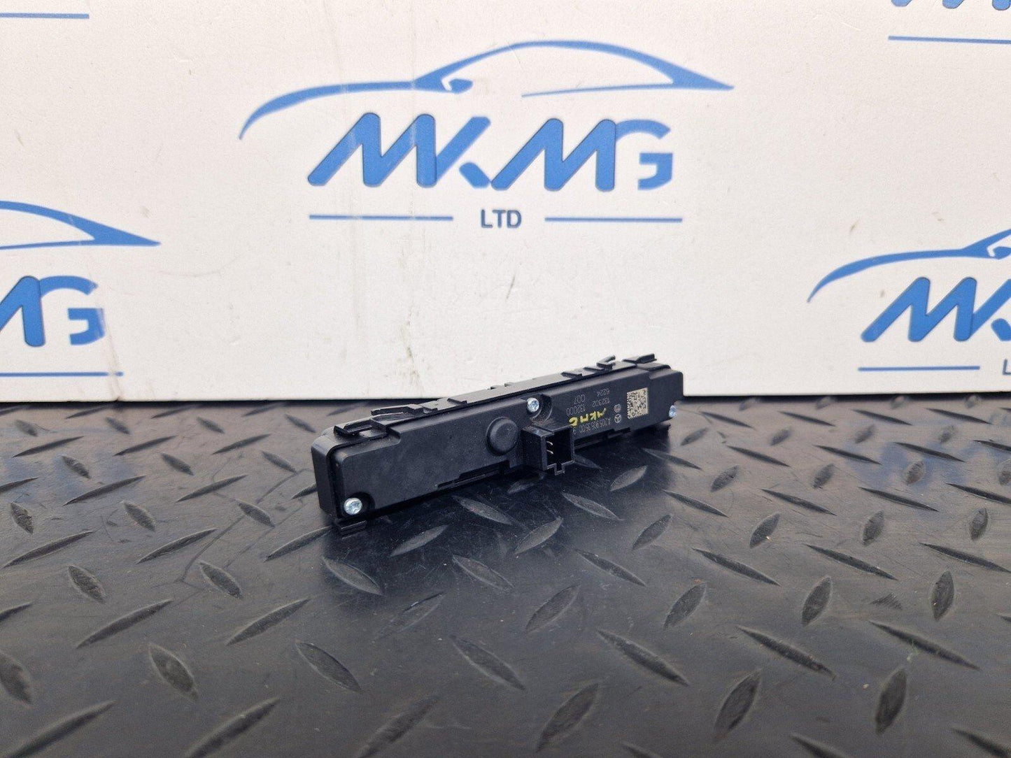 14-23 MERCEDES VITO W447 GENUINE DASHBOARD PARKING DISTANCE CONTROL PDC SWITCH