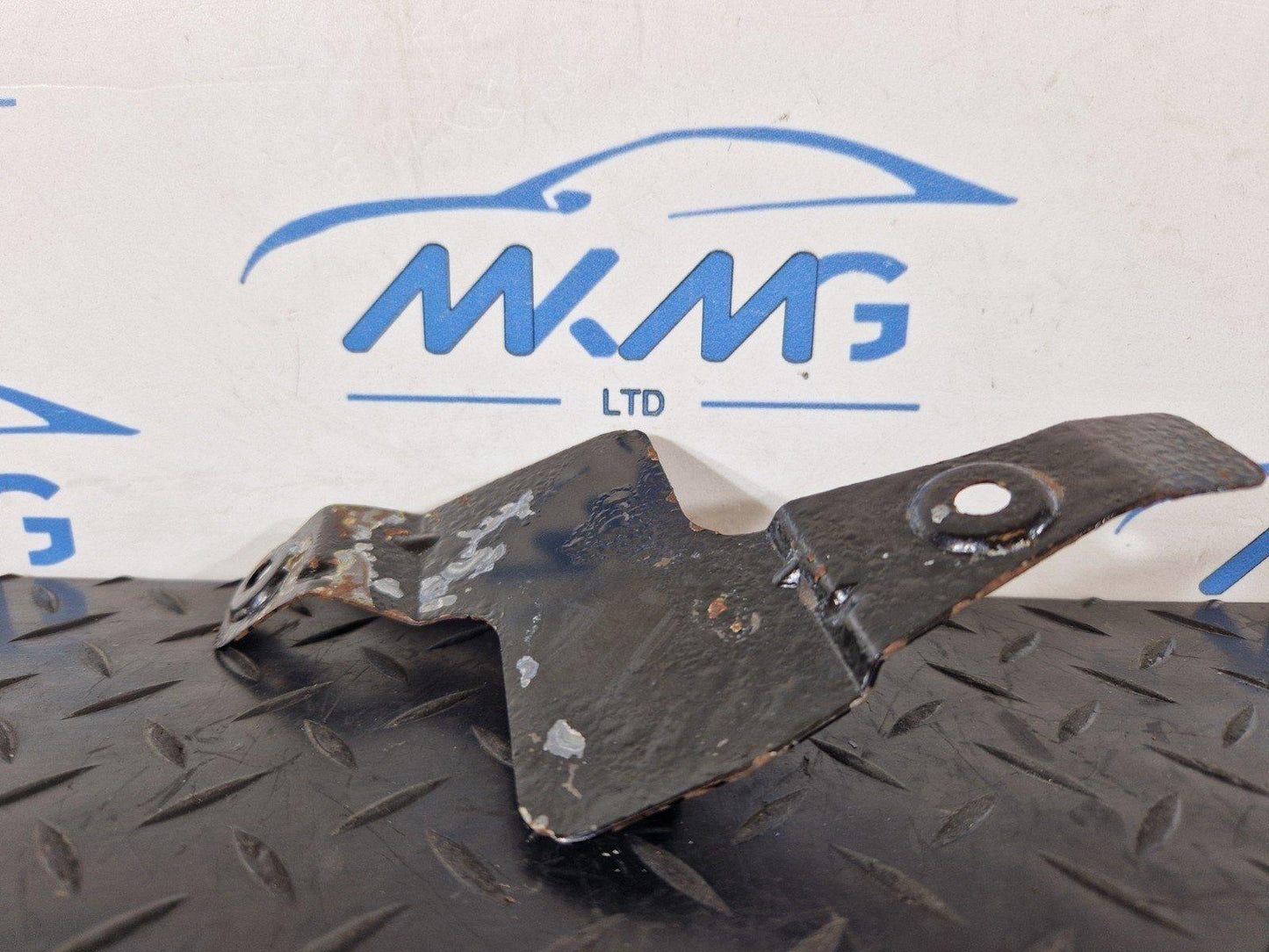 14-23 MERCEDES VITO W447 GENUINE HORN HOLDER BRACKET A4475402210