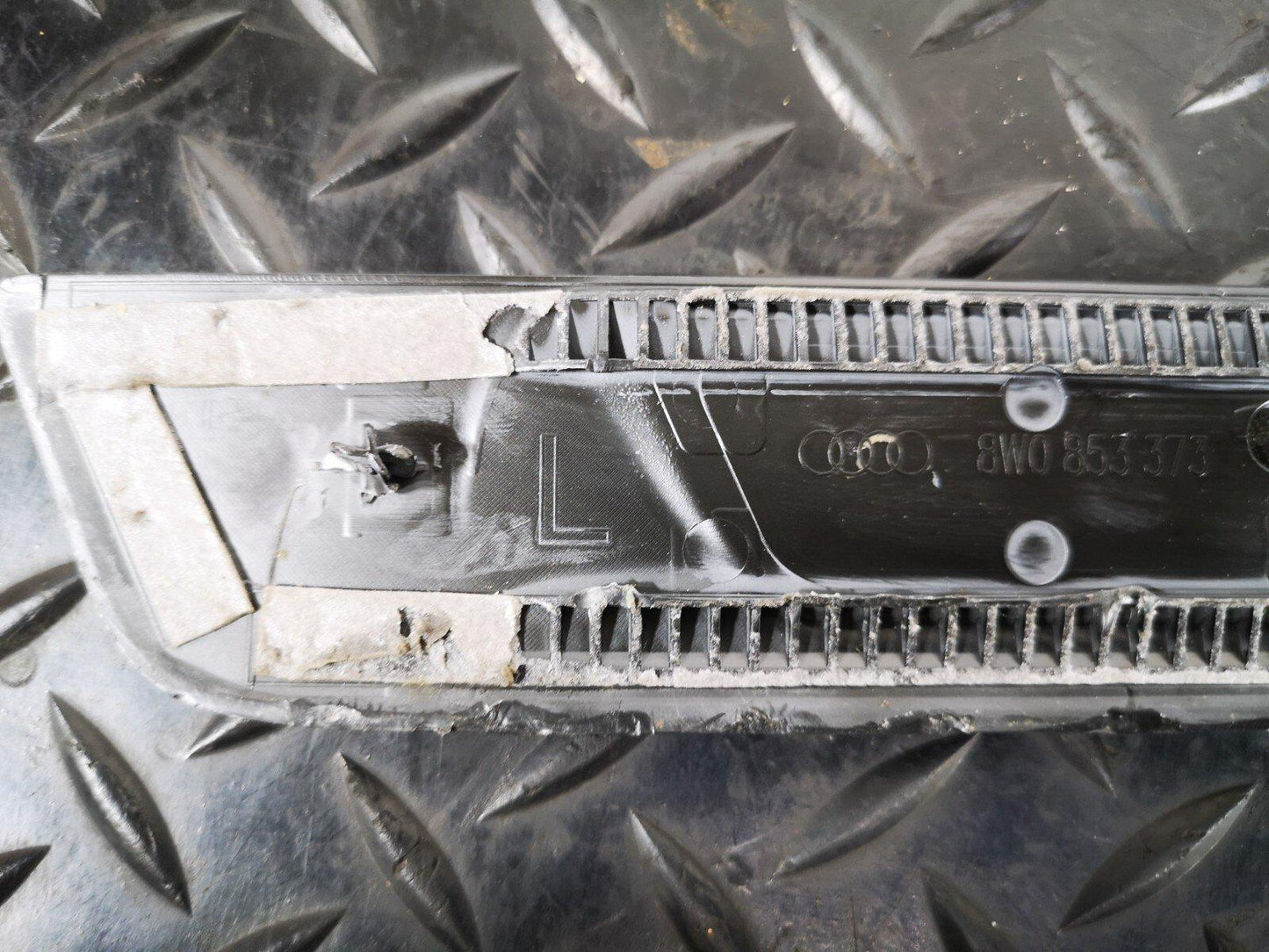 16-19 AUDI A4 B9 S-LINE GENUINE 1.4 TFSI FRONT PASSENGER DOOR KICK PLATE SILL