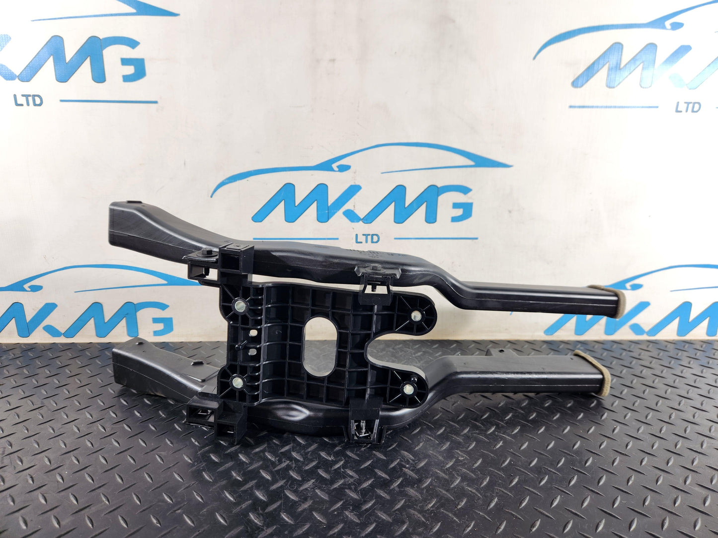 Range Rover Evoque L551 Interior Support Bracket & Ducts K8D2-018B81-AB