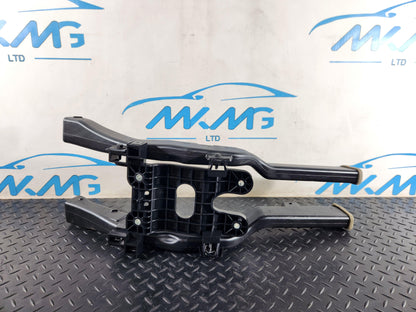 Range Rover Evoque L551 Interior Support Bracket & Ducts K8D2-018B81-AB