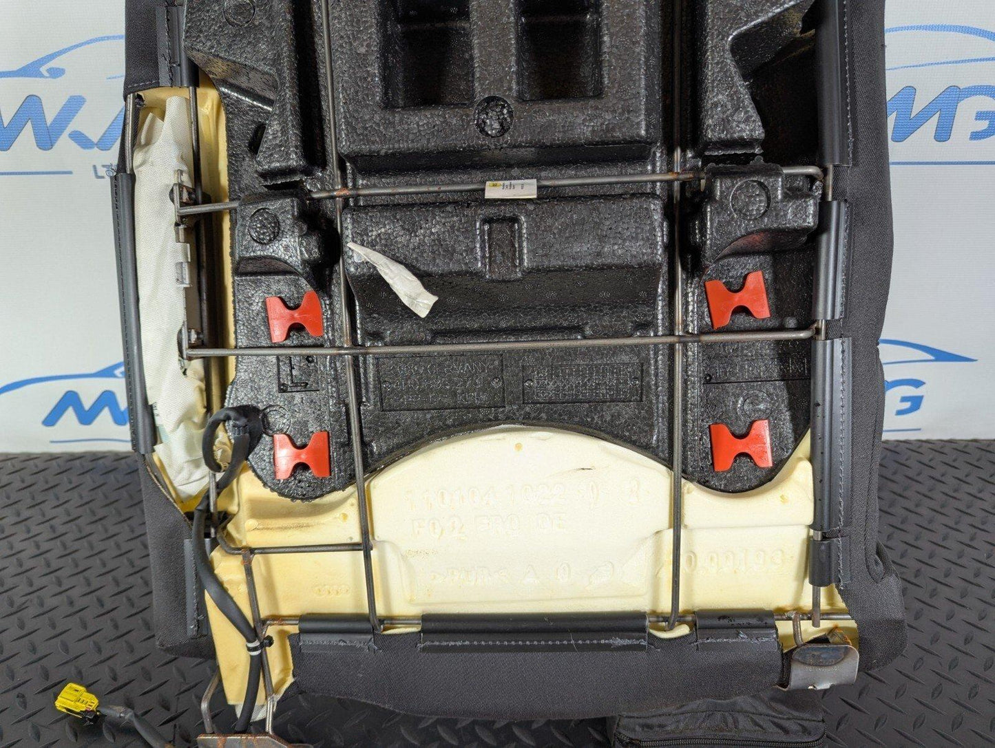 10-17 AUDI A8 4H  REAR N/S LEFT LEATHER BACK REST 4H0885273
