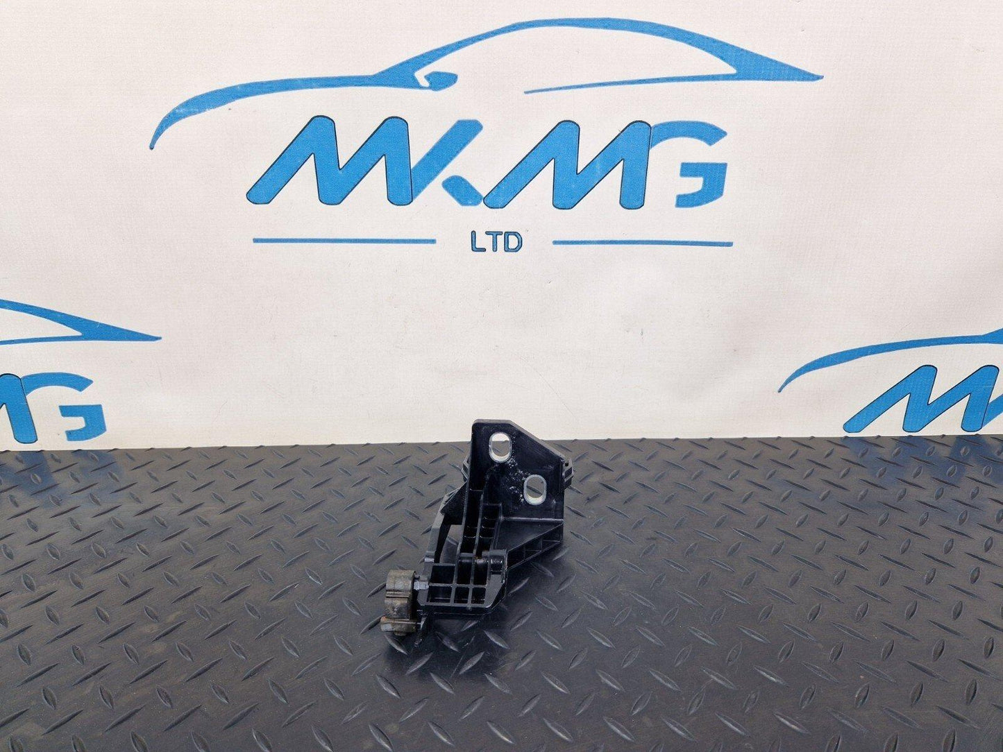 14-21 MERCEDES BENZ C200 W205 FRONT LEFT SLAM PANEL BRACKET A2055014320