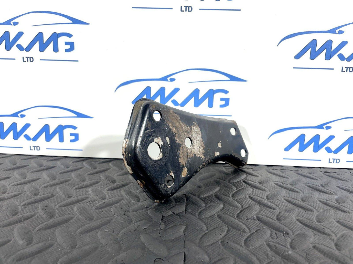 14-21 MERCEDES BENZ C300 W205 REAR SUBFRAME RIGHT SIDE STOP PLATE A2053520800
