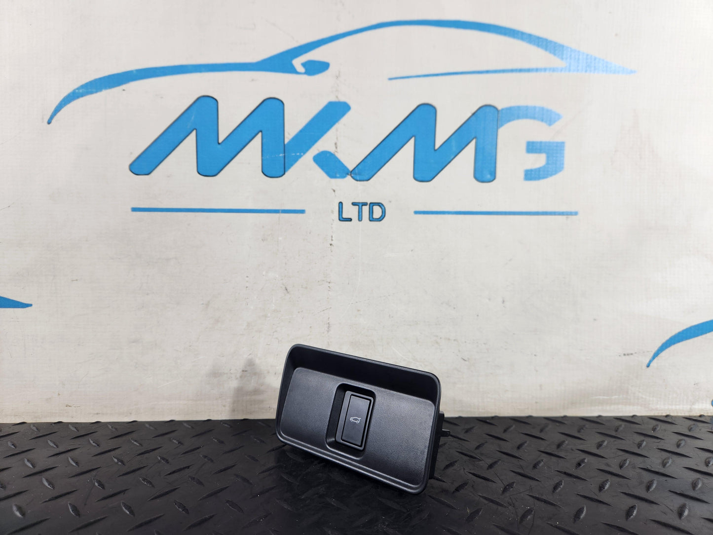 Land Rover Range Rover Evoque L551 SUV Boot Release Switch Button R8D2-044M90-A