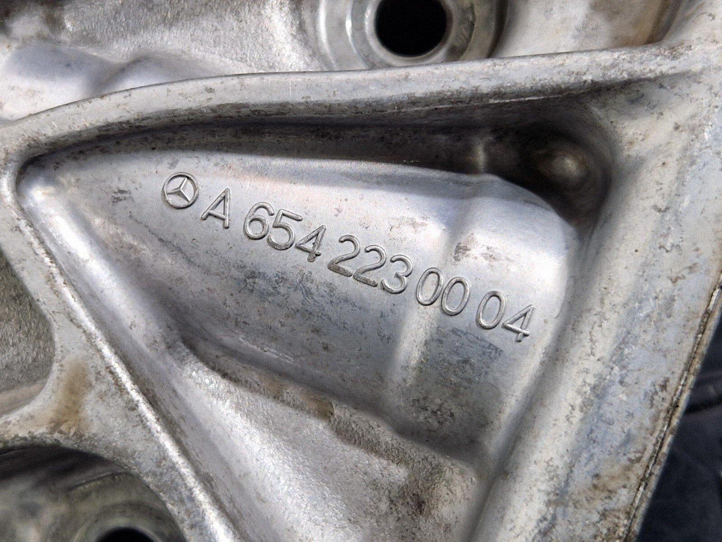 19-ON MERCEDES BENZ B CLASS W247  ENGINE CARRIER BRACKET A6542230004