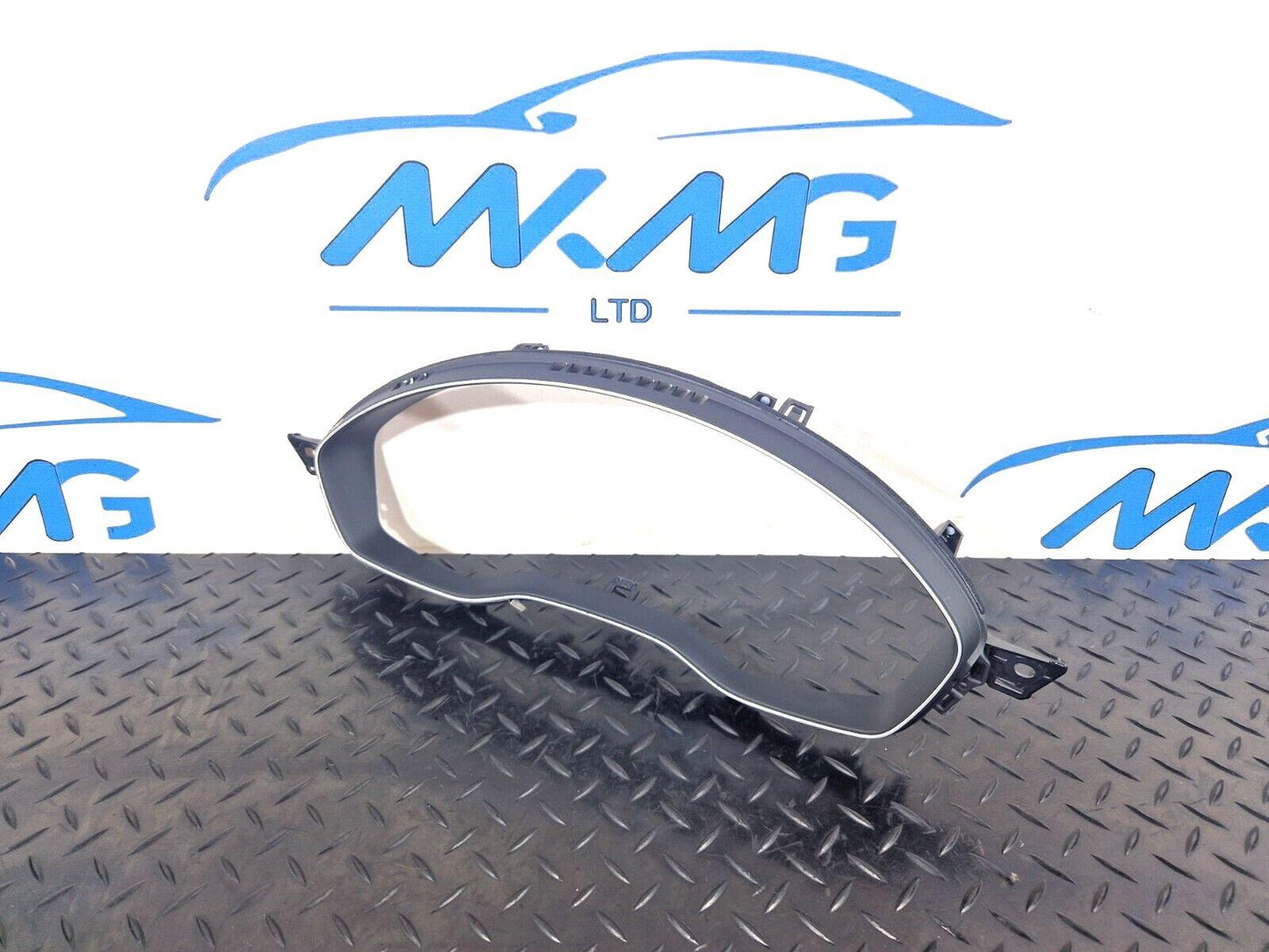 16-19 AUDI A4 B9 GENUINE SPEEDOMETER SURROUND TRIM COVER 8W0857115