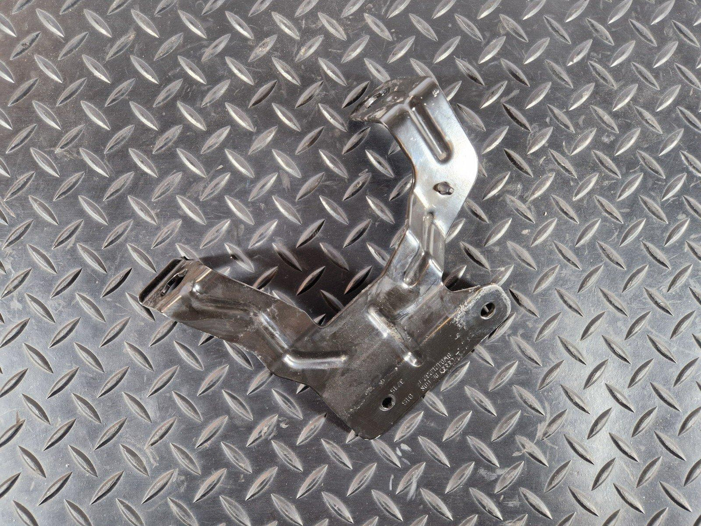 16-19 AUDI A4 B9 EXPANSION COOLANT TANK BRACKET 8W0121232F