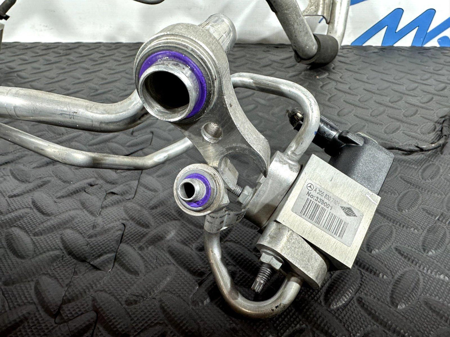 14-21 MERCEDES BENZ C300 W205 A/C PIPES & VALVE A2058307401 A2058307502