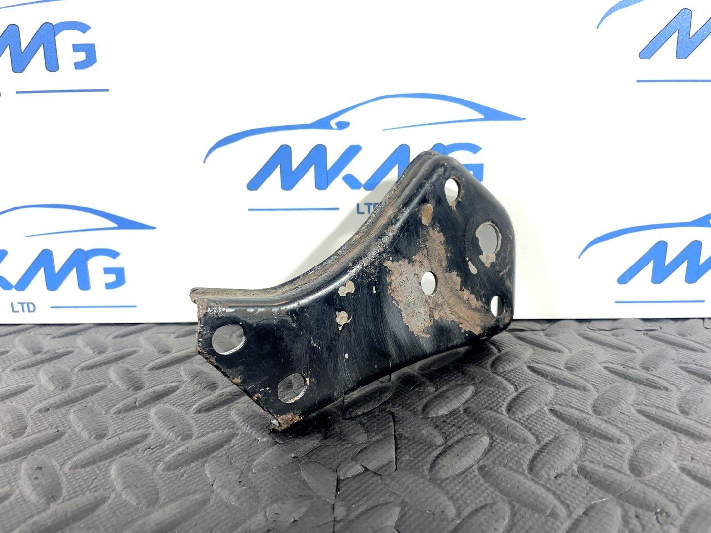 14-21 MERCEDES BENZ C300 W205 REAR SUBFRAME RIGHT SIDE STOP PLATE A2053520800
