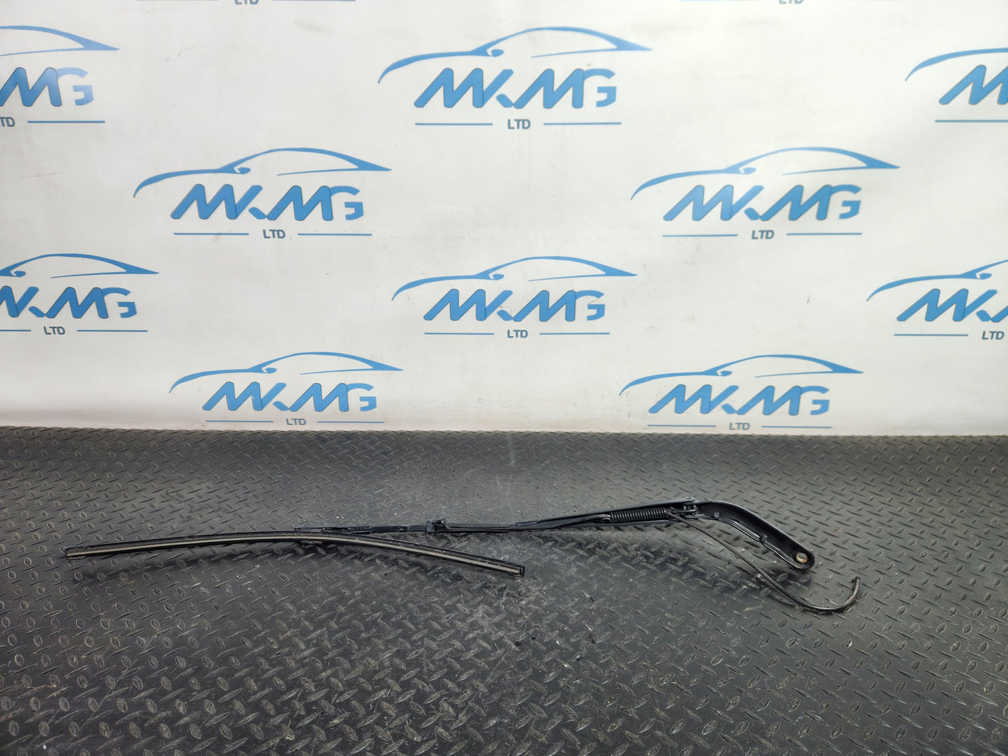 Mercedes-Benz Sprinter W907 Standard Cargo Van Front Left Wiper Arm A9108203500
