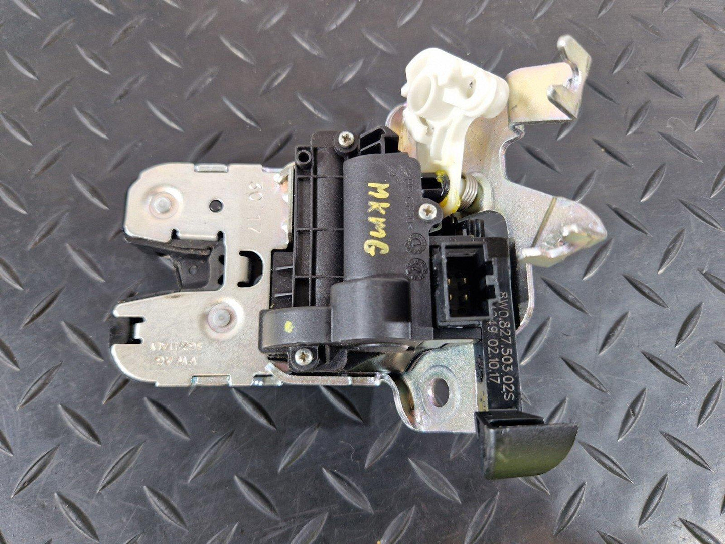 16-19 AUDI A4 B9 GENUINE OEM REAR TAILGATE BOOT TRUNK LOCK MECHANISM 8W0827503