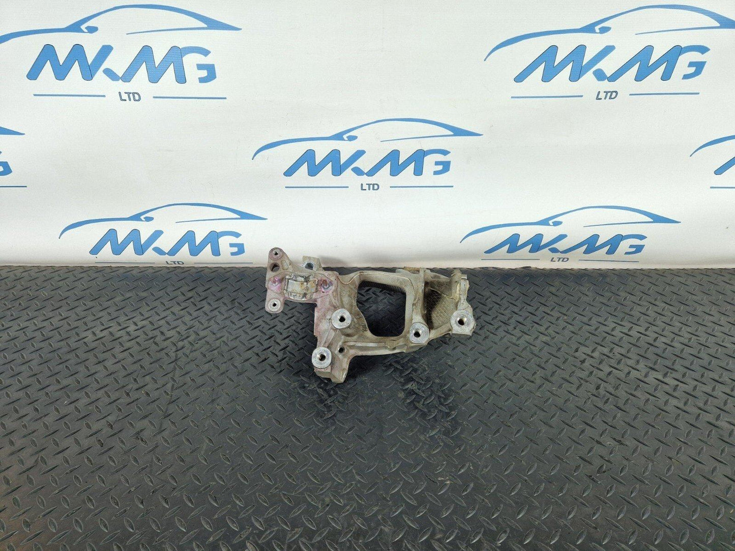 16-19 AUDI A4 B9 GENUINE FRONT LEFT N/S SIDE ENGINE MOUNT BRACKET 8W0399295E