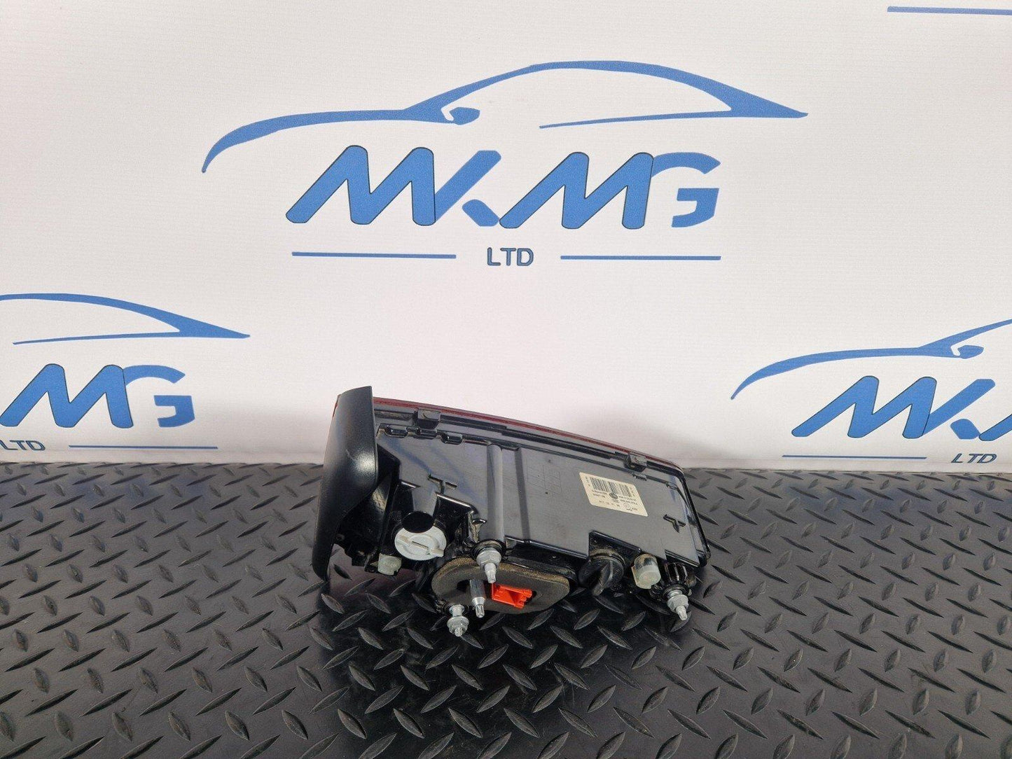16-19 AUDI A4 B9 SALOON REAR RIGHT O/S/R INNER TAILGATE LIGHT 8W5945076A