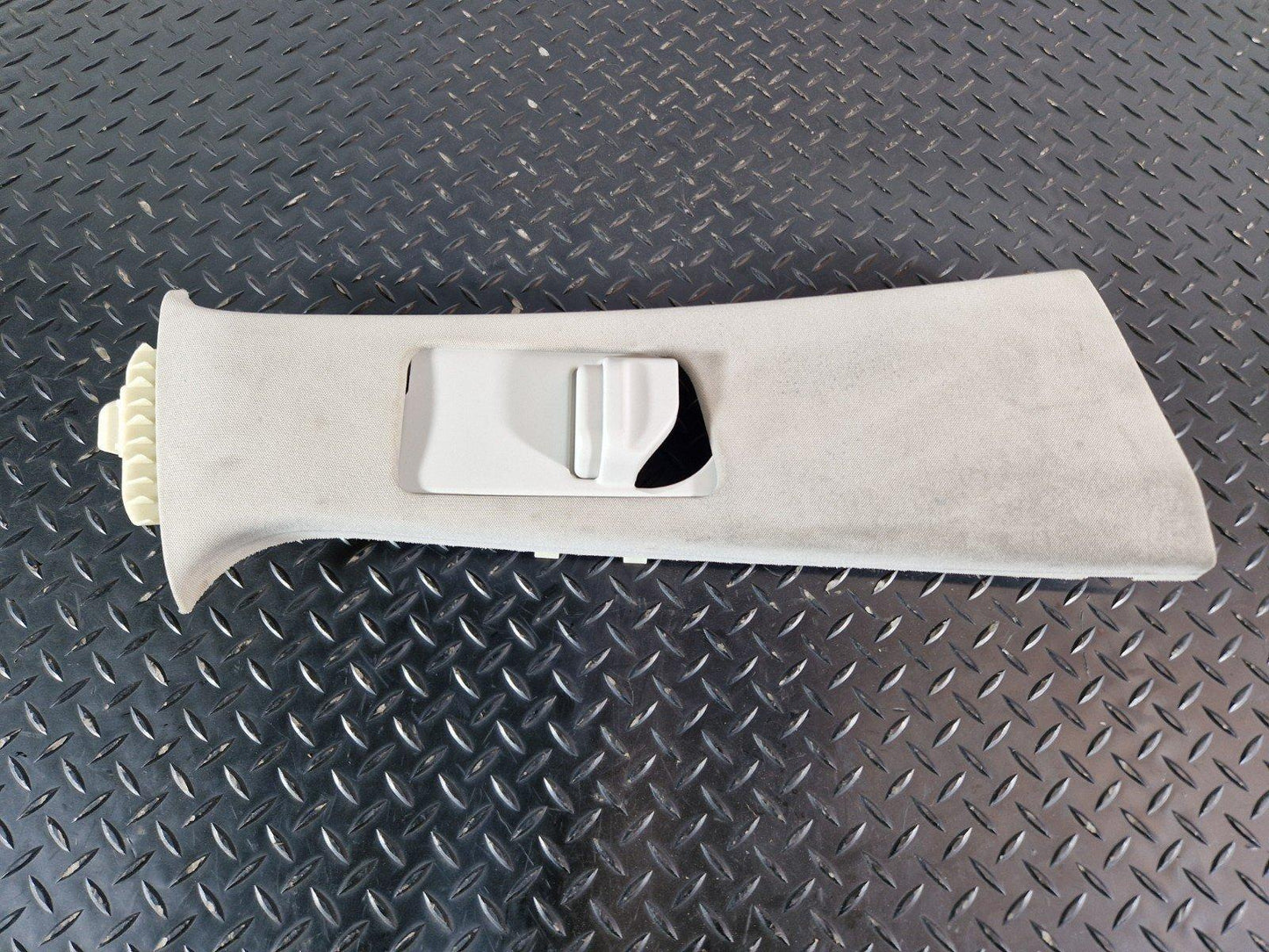 16-19 MERCEDES BENZ GLE W166 INTERIOR B PILLAR TRIM RIGHT HAND SIDE A1668680200