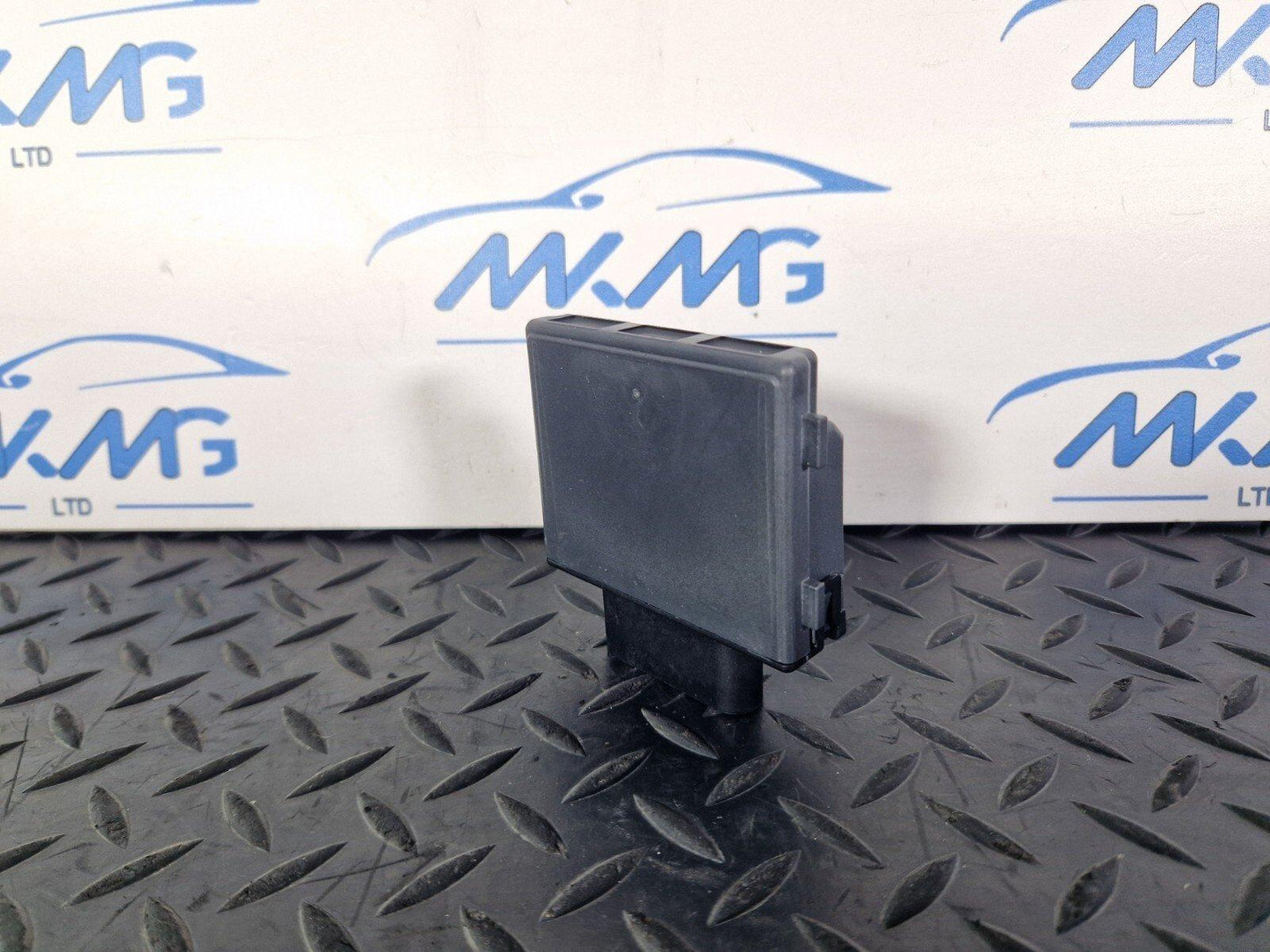 16-19 AUDI A4 B9 GENUINE OEM FUEL PUMP CONTROL MODULE 8W0906121B