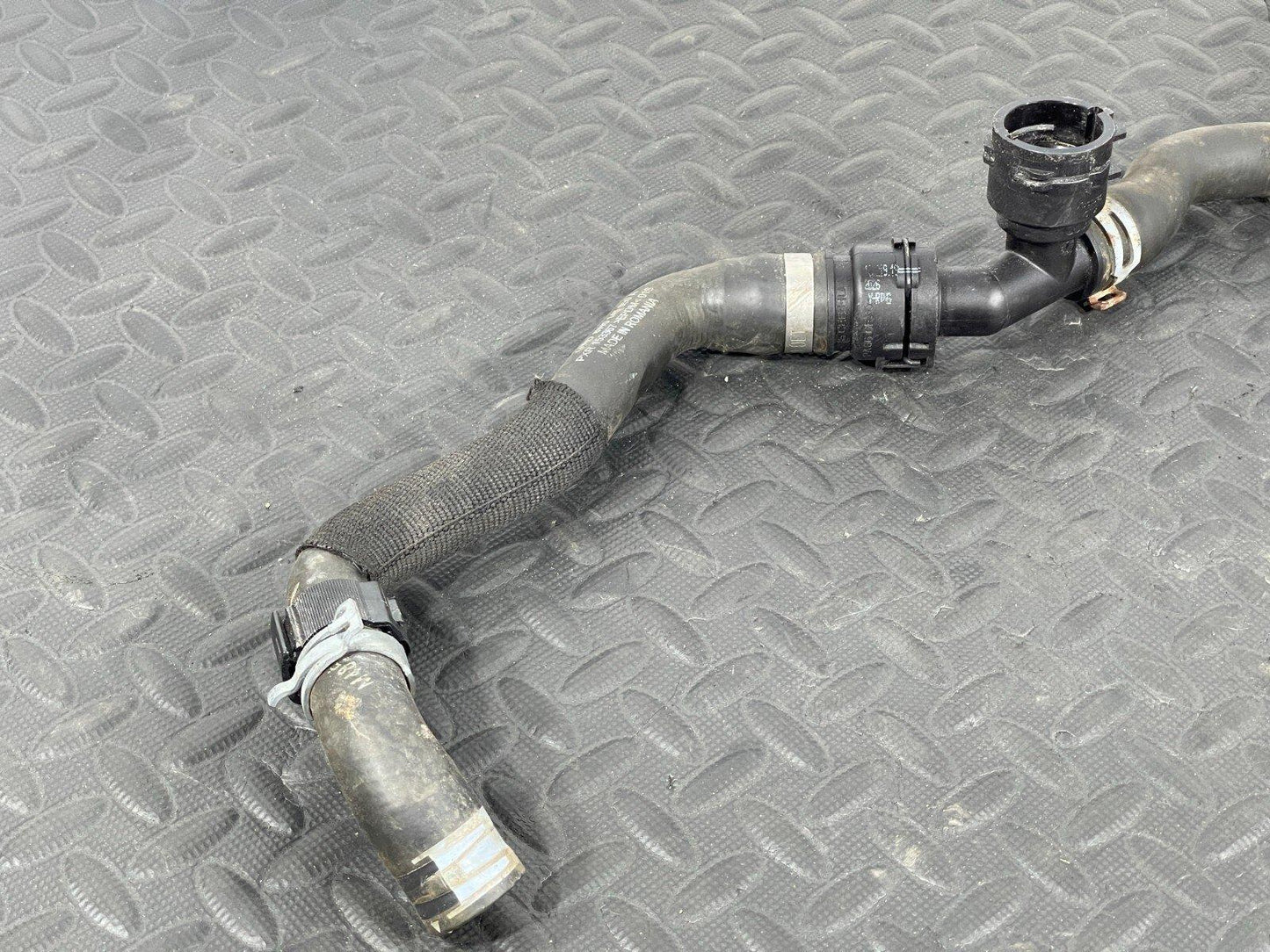 16-19 AUDI A4 B9 AVANT GENUINE AUXILIARY WATER COOLANT PIPE HOSE
