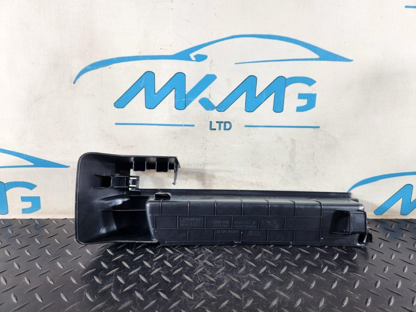 19-ON MERCEDES BENZ B CLASS W247 FRONT RIGHT SEAT GUIDE RAIL COVER A2479190200