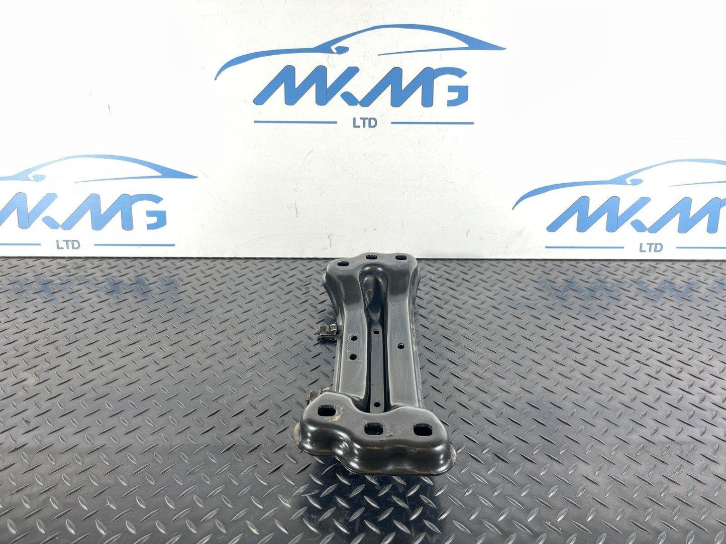 14-21 MERCEDES BENZ C350e W205 GEARBOX MOUNT BRACKET SUPPORT CARRIER A2052401202